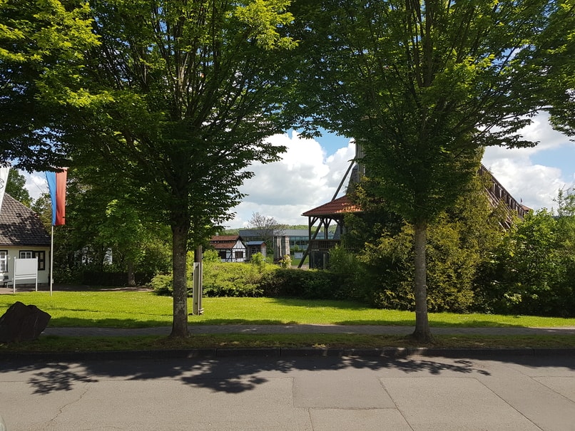 Blick auf dieSaline und Eingang der Therme