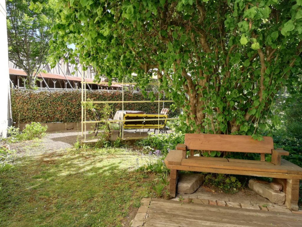 Sitzgelegenheiten im Garten